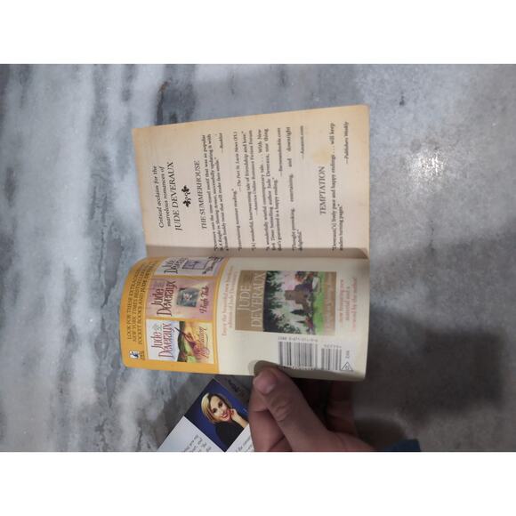 Jude Deveraux Paperback Novel Bundle: Change of Heart & The‎ Summerhouse - Picture 4 of 10